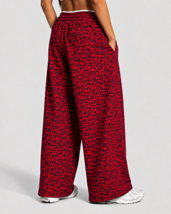 Ensemble de survêtement personnalisé pour femme avec logo, imprimé léopard rouge contrastant, sweat à capuche en polaire et pantalon de jogging décontracté oversize à jambe large - Product Image 5