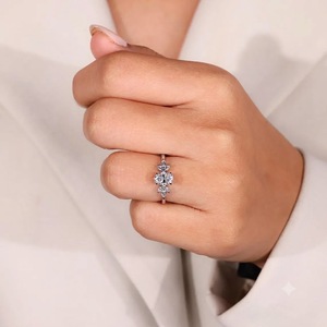 Anillo de compromiso VB-441SR 950 Platinum E Color con diamante de laboratorio de corte ovalado de 2.24CT, claridad VVS2, anillo de boda, anillo de oro delicado con diseño de racimo. - Product Image 5