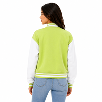 Veste universitaire élégante pour femme, en tissu doux, coupe décontractée et détails tendance pour un port quotidien confortable.