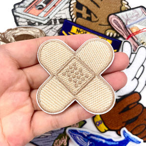 Parche Termoadhesivo Personalizado con Logotipo Bordado para Ropa, Uniformes, Gorras y Bolsos - Diseño Personalizado de Fábrica Premium al por Mayor - Product Image 1