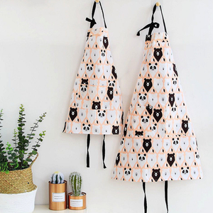 Delantal de cocina con logotipo personalizado, cierre de botón de tela de poliéster y manga corta, perfecto para restaurantes y servicios de comida. - Product Image 6