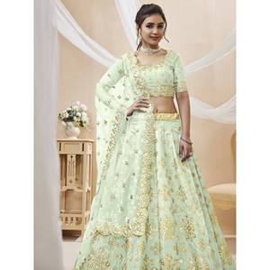 Deslumbrante Lehenga Choli de Seda Bordada en Verde para Bodas, Talla Grande - Product Image 5