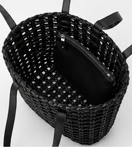 Sac fourre-tout Gravs en cuir véritable noir tressé, style ethnique, couleur unie, fait main en Inde, fermeture ouverte, été automne hiver - Product Image 5