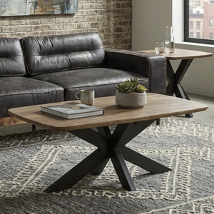 Table basse ovale en bois de manguier massif industriel avec plateau incurvé et pieds pliants en métal en forme d'araignée, finition brute noire et naturelle - Product Image 5