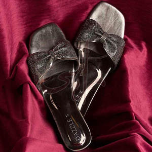 Sandalias Cómodas y Modernas con Diseño de Lazo, Antideslizantes, con Plantilla de Gel y Detalles Brillantes - Product Image 2