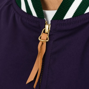 Blouson universitaire homme violet et vert, col montant, fermeture éclair, style décontracté, pour l'automne, coupe classique, logo frontal en PU - Product Image 5