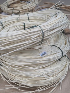 วัสดุหวายธรรมชาติแท้ แกนหวายและเปลือกหวาย ปริมาณมาก วัสดุหวายสำหรับทำเฟอร์นิเจอร์หวาย สำหรับทำเสื่อ - Product Image 2