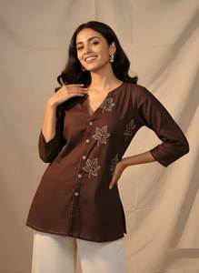 เสื้อทูนิคสั้นผ้าฝ้ายสีน้ำตาลสำหรับผู้หญิง ทรงวี คอปักลาย ความยาวปกติ แขน 3/4 เย็บสำเร็จทั้งตัว ดีไซน์หรูหรา สีพื้น สไตล์ชาติพันธุ์ เหมาะสำหรับงานปาร์ตี้ - Product Image 3