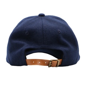 Fabricant de chapeaux – Faible MOQ – Vente en gros – Casquette bleu marine en mélange de laine, matériau non structuré, visière incurvée, style « Dad Hat » avec sangle en cuir - Product Image 4