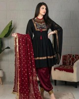 Shalwar Kameez pakistanais pour femmes, robes décontractées, robe noire, pantalon bordeaux, col brodé, dupatta en filet, vêtements ethniques