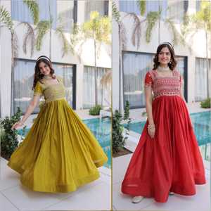 Robes Anarkali traditionnelles indiennes en tissu H O avec broderies de sequins et de Zari, et perles en forme de tuyau, pour les mariages. - Product Image 4