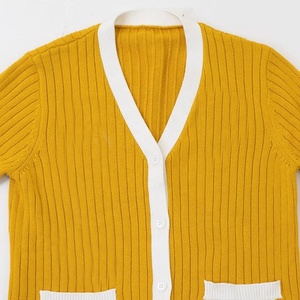 เสื้อคาร์ดิแกนถักสำหรับผู้หญิง Philo Sigma Gamma Rho คอวี แขนยาว ปักลาย แต่งกระดุมสีเหลือง เสื้อกันหนาวสีพื้นสำหรับฤดูหนาว - Product Image 2