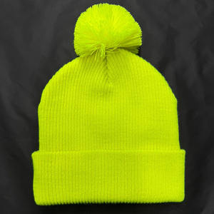 Gorro Infantil Personalizado en Amarillo Neón |   Gorro Deportivo de Invierno de Punto con Pompón |   Gorro cálido con puños acanalados al por mayor - Product Image 1