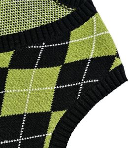 Pull respirant à séchage rapide, col en V, sans manches, pull en tricot rayé de style universitaire pour hommes, pour un style de vie actif et les voyages - Product Image 3