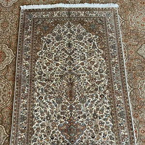 พรมเปอร์เซียลายดอกไม้ ทำมือ คุณภาพเยี่ยม ทำจากขนสัตว์/ไหม ซักได้ เหมาะสำหรับห้องนั่งเล่น ใช้ในบ้าน ราคาขายส่ง - Product Image 1