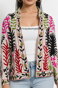 Veste en toile Suzani faite à la main, motifs floraux brodés à la main, richesse culturelle et artisanat, manches longues, broderie florale Suzani. - Product Image 4