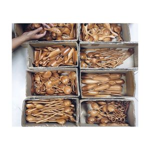 Cuillère en bois écologique très vendue pour ustensiles de cuisine antiadhésifs, idéale pour remuer et servir avec élégance à la table. - Product Image 3