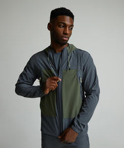 Ensemble de survêtement léger et performant pour homme, coupe-vent imperméable 100 % nylon, avec logo imprimé sur le devant et capuche - Product Image 2
