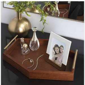 Plateau en bois de luxe avec poignées métalliques, élégant accessoire de service et de décoration intérieure - Product Image 2