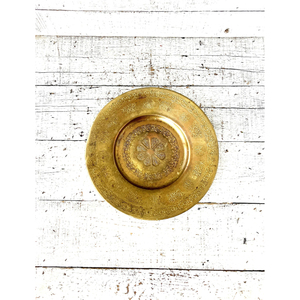 Plato de presentación redondo de metal pulido brillante color oro, hecho a mano, con un aspecto admirable, a un precio competitivo desde India. - Product Image 2