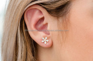 Boucles d'oreilles de luxe SHRAMAN DIAMOND en or massif 10K plaqué rhodium avec diamants de laboratoire - Personnalisées, tendance, étincelantes, pour mariage et soirée - Product Image 3
