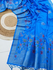 ผ้าไหมสีฟ้าอ่อน ลายดอกไม้ปักดิ้นเงิน พร้อมผ้าคลุมไหล่เข้าชุด จากบริษัทพรายอชา - Product Image 4