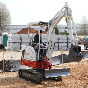 Miniexcavadora Takeuchi confiable que ofrece un potente rendimiento de excavación, movilidad compacta, manejo suave y trabajo flexible. - Product Image 1