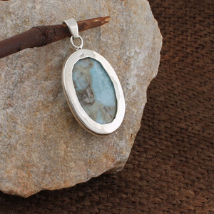 Vente en gros SHREE JAIPUR SILVER SJSM-3050 Breloques bleues vintage artisanales en argent plaqué, serties clos, avec pierre précieuse Larimar naturelle ovale - Product Image 4