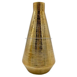 Vase à fleurs décoratif en métal de qualité supérieure, conçu pour une utilisation durable, avec une finition raffinée et un équilibre visuel. - Product Image 6