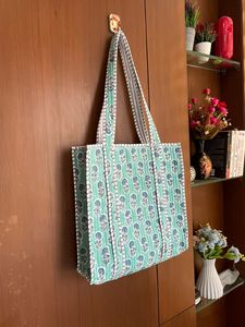 Sac fourre-tout personnalisé en coton matelassé à fleurs pour femme, fait main, grande capacité, écologique, pour usage quotidien, sac à langer, sac de maman - Product Image 3