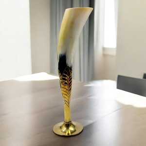 Copa de Vino de Cuerno de Búfalo Ecológica y de Origen Ético con Base de Hoja de Latón, Hecha a Mano, Decoración de Cocina Moderna y Antigua, Regalo - Product Image 2