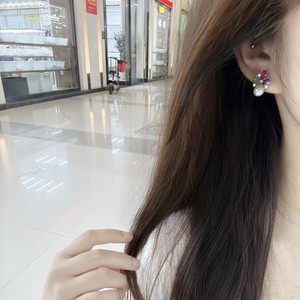 ต่างหูรูปกลีบดอกไม้ประดับเพชรไมโครเซอร์คอน ดีไซน์สดใสรับซัมเมอร์ ตัวเรือนเงินแท้ S925 ดีไซน์เก๋ ทันสมัย เครื่องประดับฤดูร้อน - Product Image 4