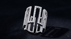 Bague de déclaration géométrique ajourée en or blanc avec diamant de laboratoire, sertissage pavé DEF VVS, certifiée IGI, rhodiée, de luxe pour mariage - Product Image 3