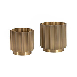 Maceta Decorativa de Metal Texturizado Hecha a Mano para Interiores de Hoteles y Cafés de Lujo - Product Image 2