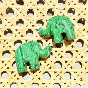 Malaquita Natural Tallada en Forma de Elefante, Gema Suelta Pulida, Amuleto Animal, Suministro para Fabricación de Joyas, Venta al por Mayor, Se Vende por Pieza - Product Image 2