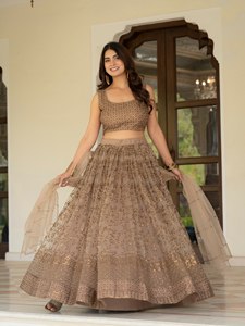 Conjunto de Lehenga Choli Dupatta Bordado en Red Marrón para Mujer, con Zari Dorado, para Bodas y Fiestas Indias y Pakistaníes, Hecho con Materiales Reciclados - Product Image 1