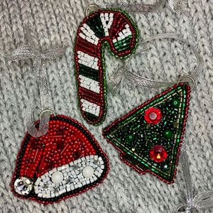 Colgante de bolso bordado con cuentas de Navidad de moda, dijes decorativos de bordado con cuentas para fiestas navideñas - Product Image 1