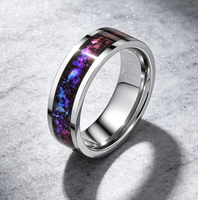 Wolframcarbid-Ring mit Blau-Lila Sternenhimmel-Einlage, Polierte Kante, Komfortabler Ehering für Männer und Frauen, Verlobungs- und Versprechensschmuck