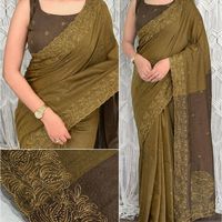 Sari en coton pur Mul avec broderie contrastée, bordure ajourée et pallu jacquard – Prix de gros par Royal Export