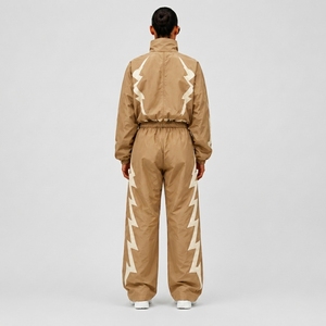 Survêtement beige à imprimé géométrique pour femmes, coupe ample, style sportif, avec fermeture à cordon et poches latérales - Product Image 2