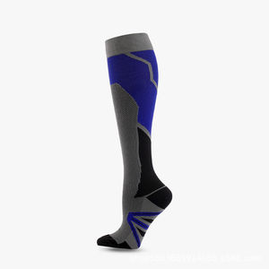 Chaussettes de sport en coton personnalisées, chaussettes de sport de haute qualité, chaussettes de sport tricotées sur mesure pour hommes et femmes - Product Image 4