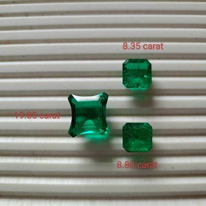 Pierre précieuse verte de laboratoire de formes variées, de haute qualité, taillée sur mesure, de haute clarté, pour la fabrication de bijoux artisanaux - Product Image 1