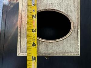 Boîte à mouchoirs en métal plaqué or de style vintage avec accents papillon, support décoratif pour salon et chambre d'hôtes - Product Image 5