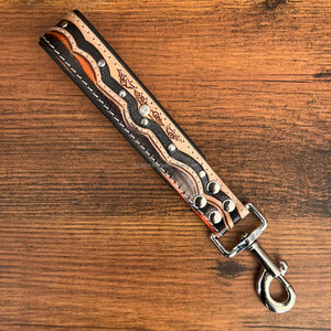 Fabricants collier de luxe en cuir repoussé à la main collier de chien laisse de circulation formation animal de compagnie chat chien en cuir véritable ensembles de colliers de laisse - Product Image 4