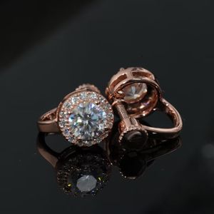 ต่างหูเพชรโมอิสซาไนต์ทรงเหลี่ยมเจียระไนแบบกรงเล็บ ชุบเงินแท้ 925 แบรนด์ AMBER JEWELS รุ่น P-370 ได้รับการรับรอง GRA เหมาะสำหรับทั้งชายและหญิง - Product Image 3