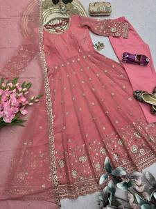 ชุดเดรสยาวแบบ Anarkali ดีไซน์คลาสสิก พร้อมงานปักและประดับเลื่อม ผ้าพิมพ์ลาย - Product Image 4
