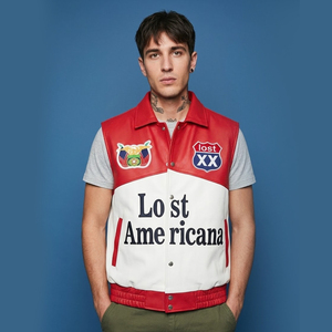 Chaleco de Cuero PU Rojo y Blanco para Hombre Lost Americana, Casual, con Cuello Camisero, Estampado por Transferencia Térmica, Decorado con Remaches, Resistente al Viento - Product Image 5