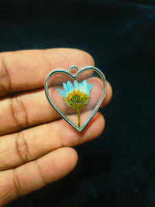 Nouvel arrivage Collier pendentif en résine de fleurs séchées de style vintage de qualité supérieure Bijoux en orgone floral Fournisseur en vrac direct - Product Image 2