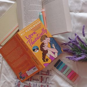 Ali Hazelwood par Ali Hazelwood, livre broché best-seller pour adultes - Product Image 1