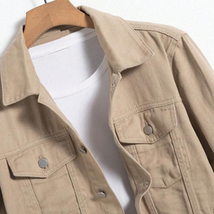 Chaqueta vaquera de mezclilla para hombre OEM, abrigo informal de otoño con botones, chaqueta vaquera oversize para hombre, estilo casual con lavado ácido. - Product Image 5